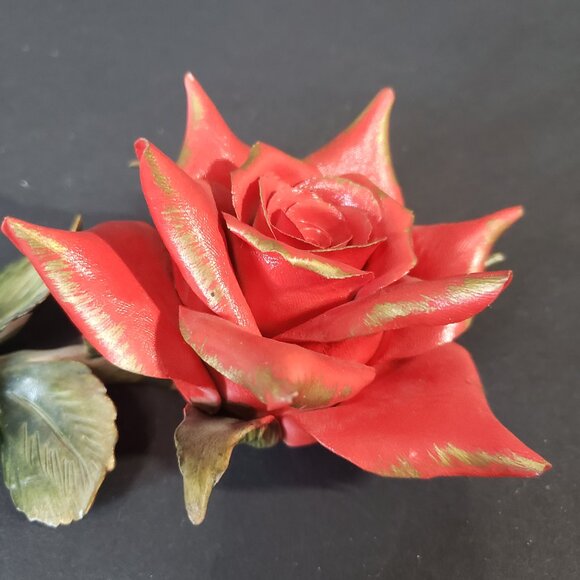 Beautiful Vintage Capodimonte Fine Porcelain Red and Gold Rose Figurine 7" - Picture 5 of 10